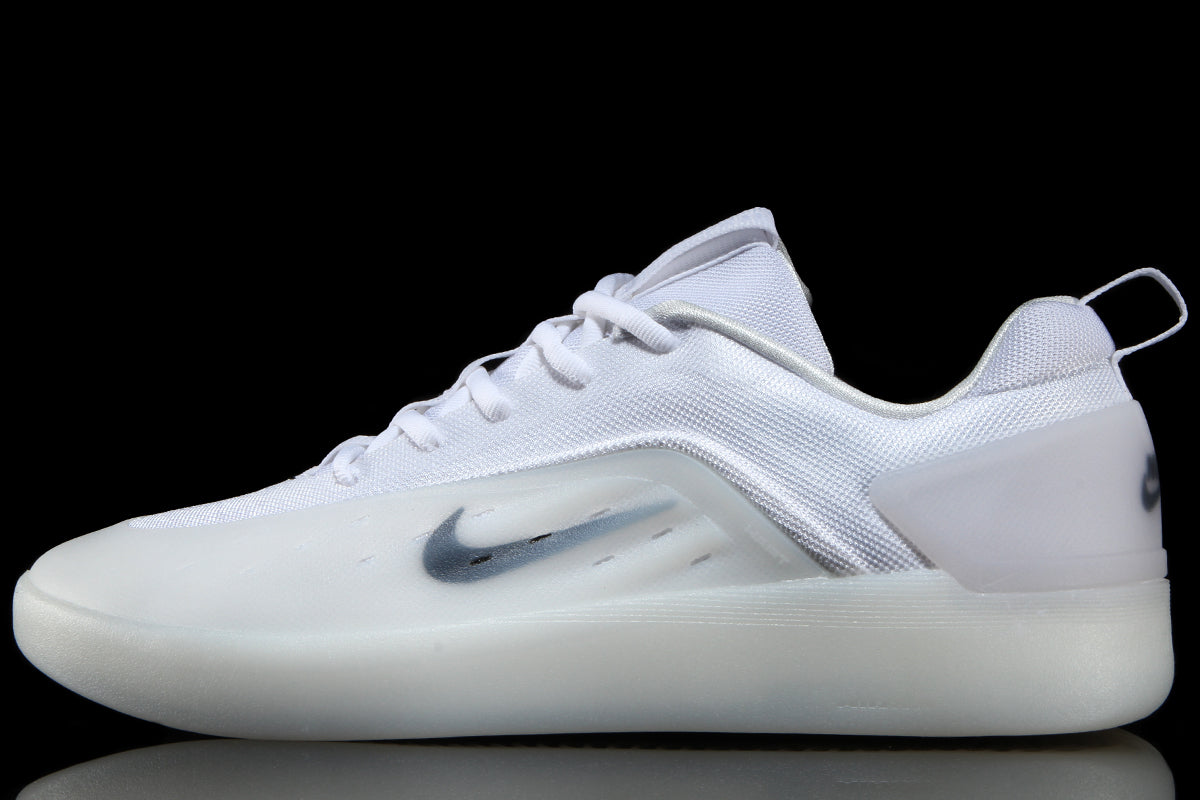 Nike SB - Zoom Nyjah 4
Style # FQ1273-100
Color : White / Black