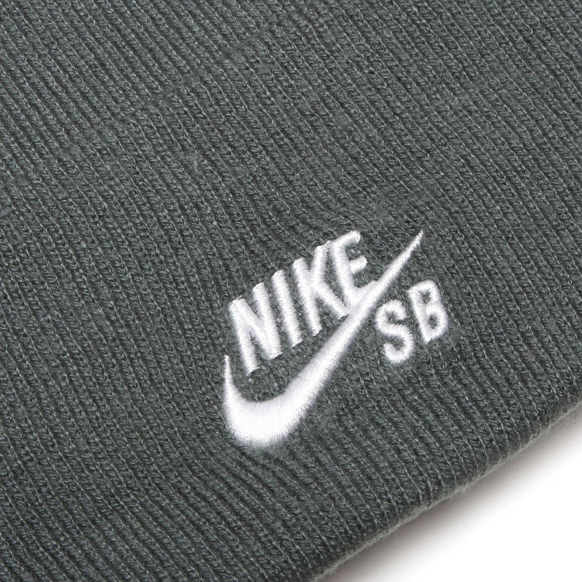 Nike SB - Peak Beanie
Style # IX3086-303
Color : Camo Green / White