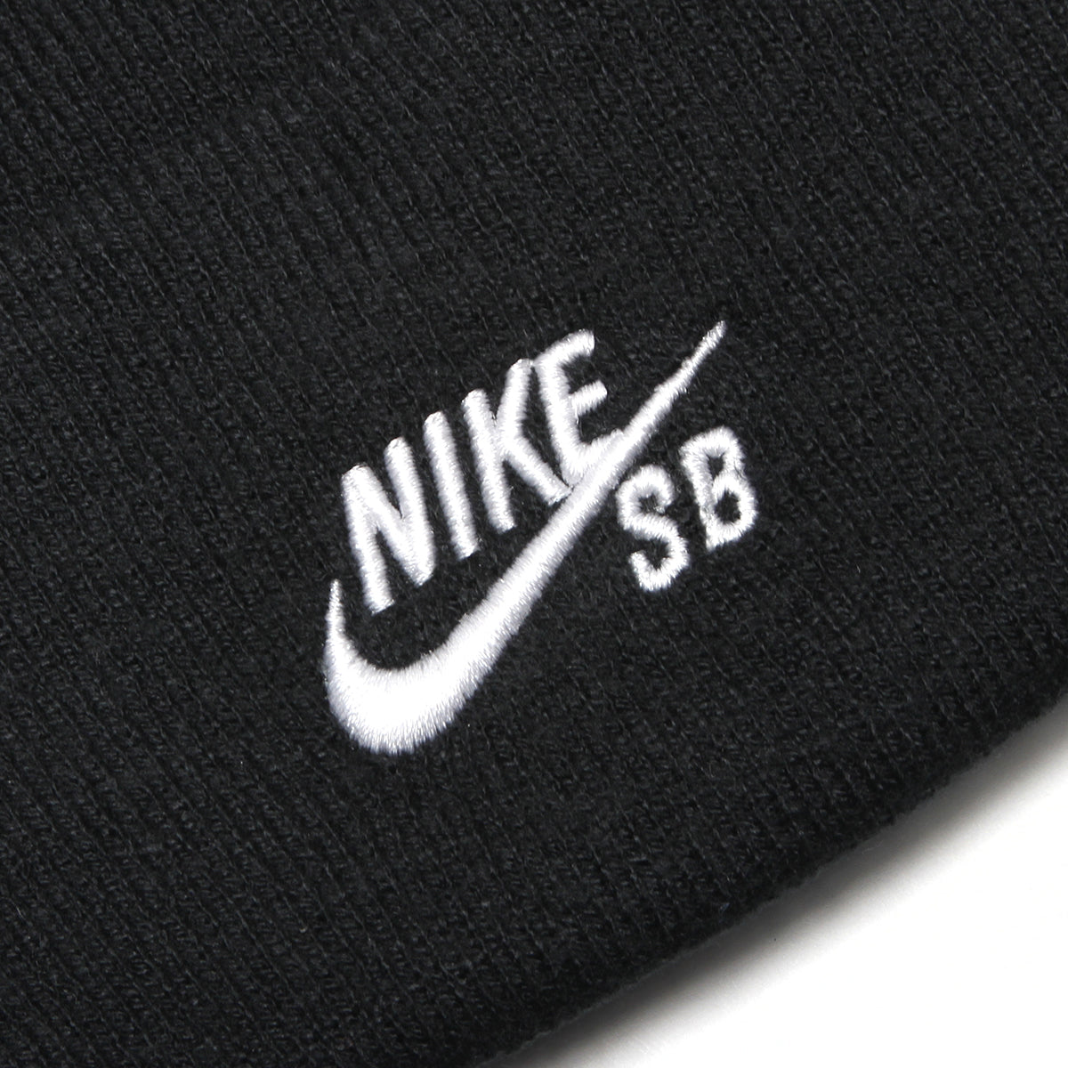 Nike SB - Peak Beanie
Style # IX3086-010
Color : Black / White