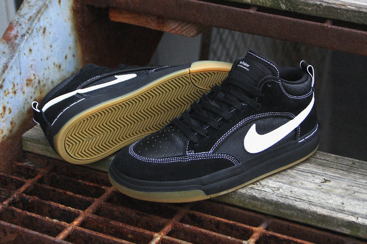 Nike SB - React Leo
Style # DX4361-005
Color : Black / White / Gum