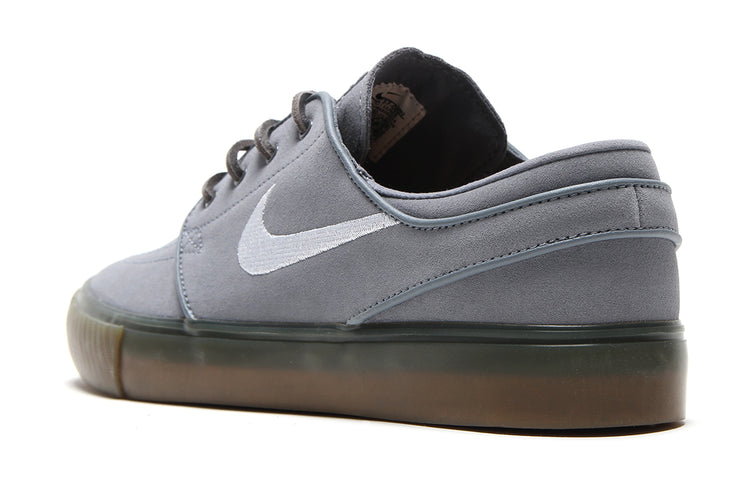 Nike SB - Zoom Janoski OG+
Style # FD6757-003
Color : Cool Grey / White