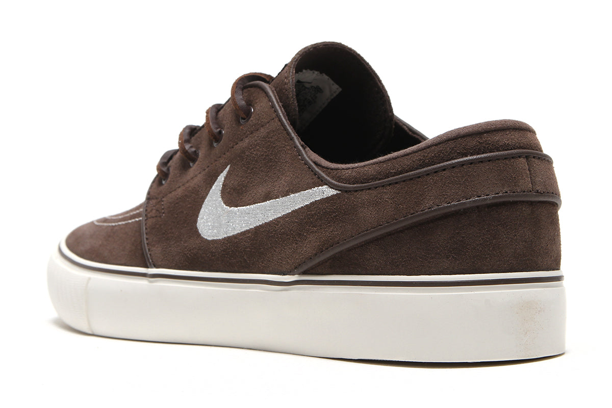 Nike SB - Zoom Janoski OG+
Style # FD6757-200
Color : Baroque Brown / Pale Ivory