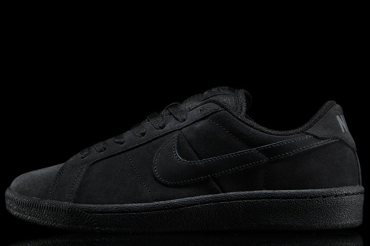 Nike SB - Zoom Tennis Classic
Style # HF7386-003
Color : Black / Black / Off Noir