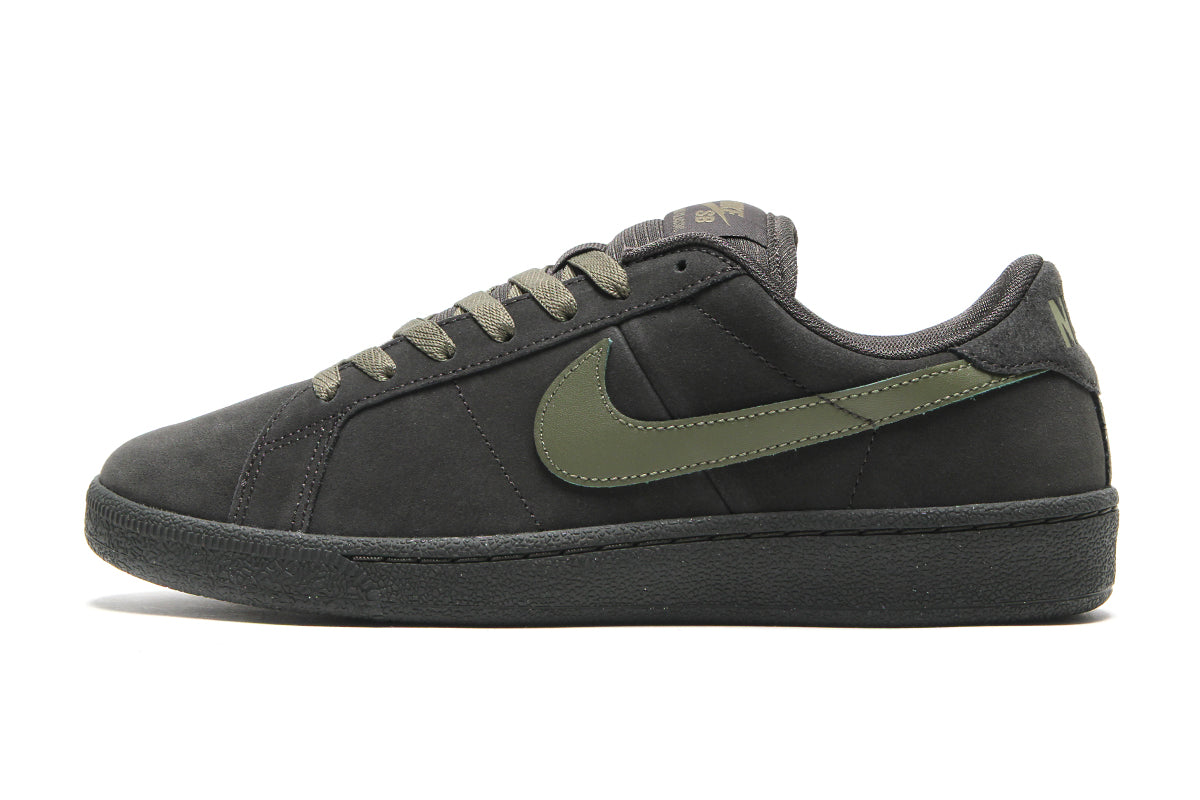 Nike SB - Zoom Tennis Classic
Style # HF7386-200
Color : Deep Pewter / Medium Olive