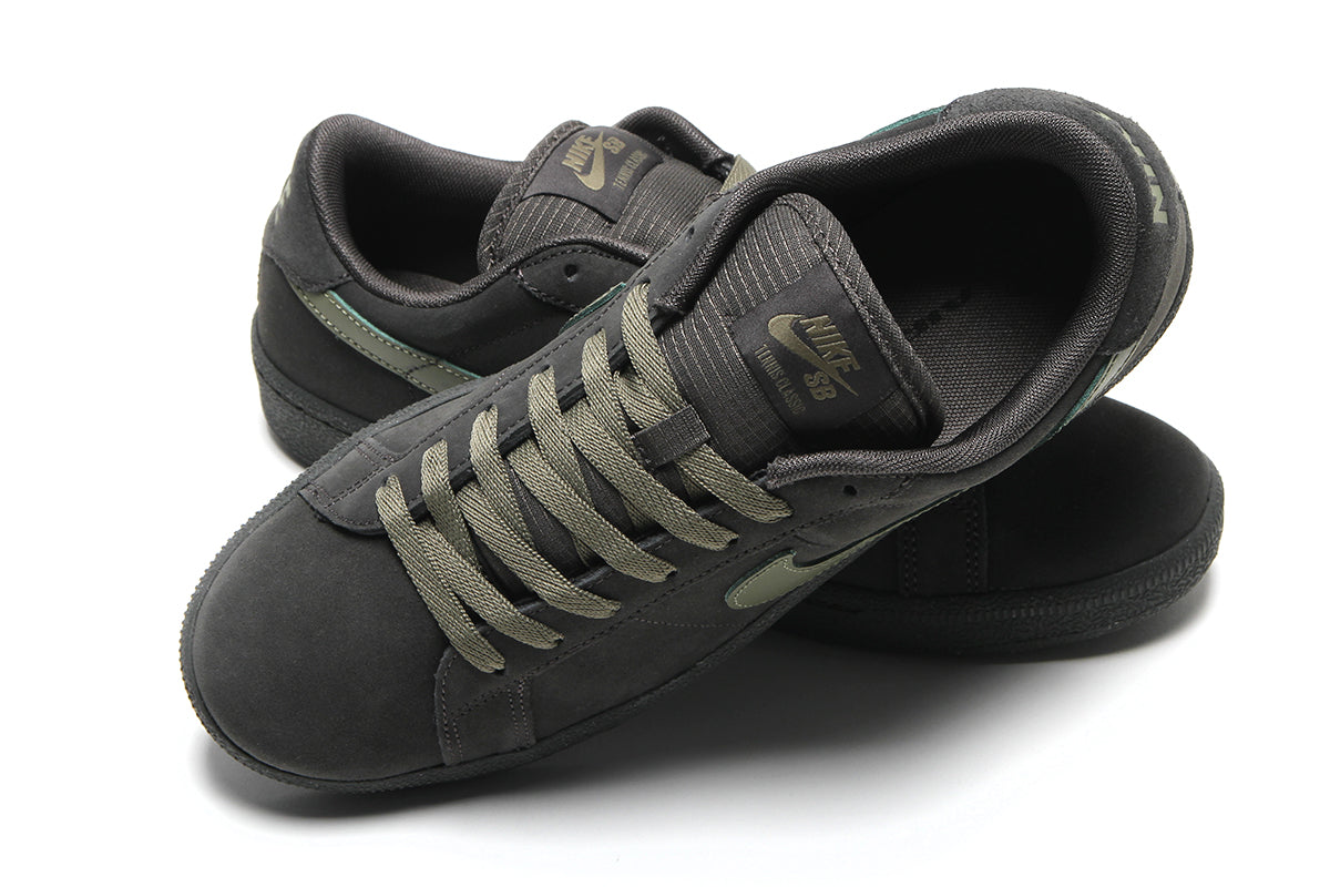 Nike SB - Zoom Tennis Classic
Style # HF7386-200
Color : Deep Pewter / Medium Olive