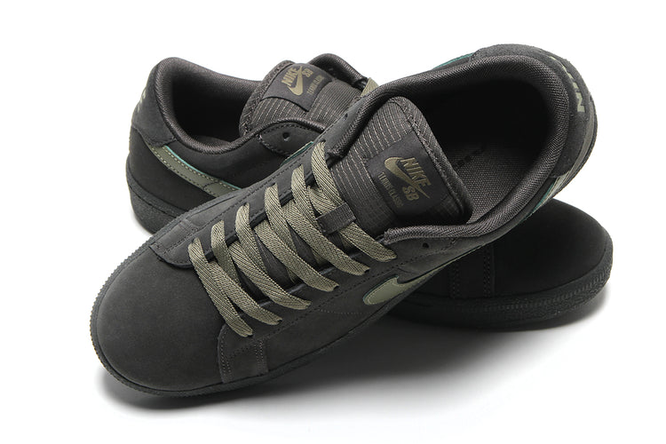 Nike SB - Zoom Tennis Classic
Style # HF7386-200
Color : Deep Pewter / Medium Olive