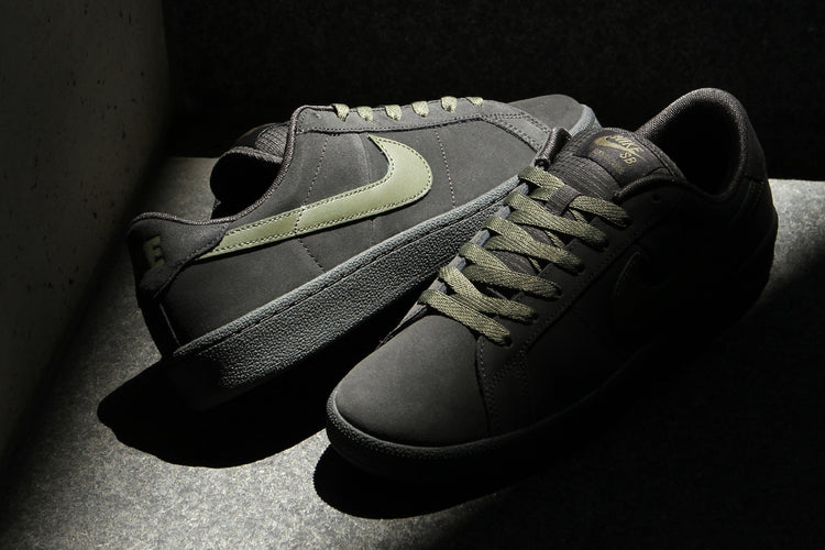 Nike SB - Zoom Tennis Classic
Style # HF7386-200
Color : Deep Pewter / Medium Olive