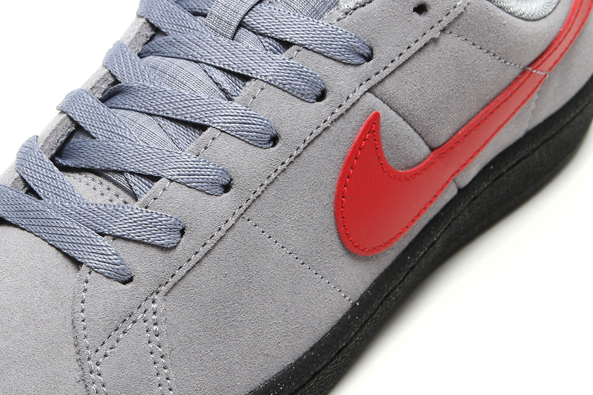 Nike SB - Zoom Tennis Classic
Style # HF7386-005
Color : Stealth / Gym Red / Black