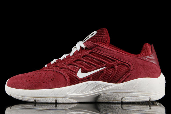 nikesbvartebraeteamredsail_gra