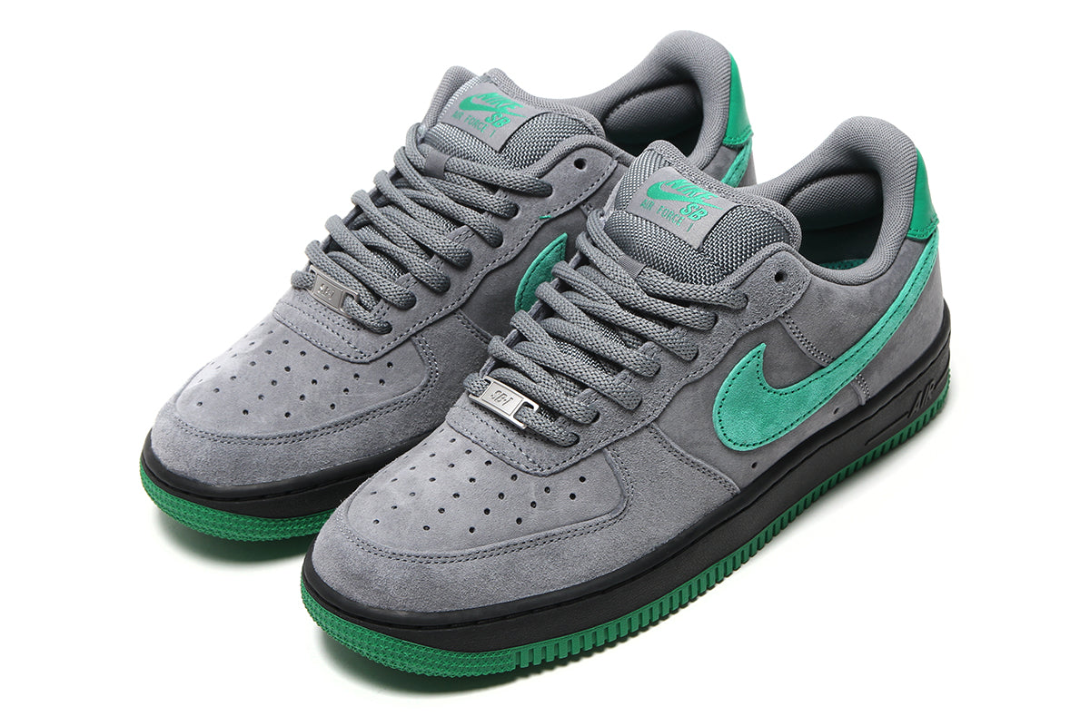 Nike SB - Air Force 1 x Nocturnal
Style # IV5289-003
Color : Cool Grey / Court Green / Black