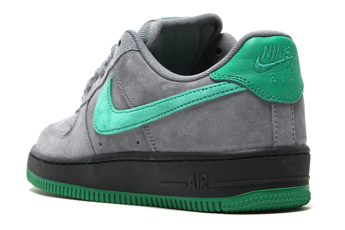 Nike SB - Air Force 1 x Nocturnal
Style # IV5289-003
Color : Cool Grey / Court Green / Black