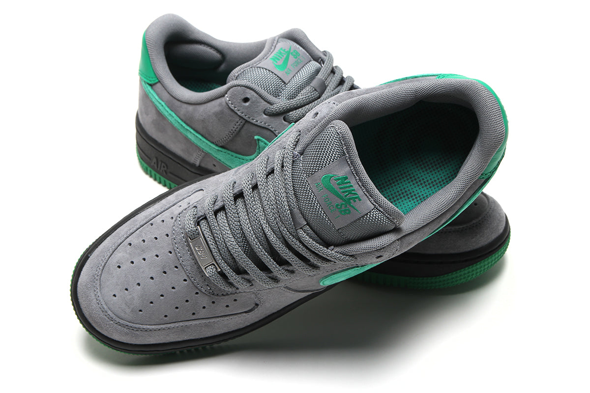 Nike SB - Air Force 1 x Nocturnal
Style # IV5289-003
Color : Cool Grey / Court Green / Black