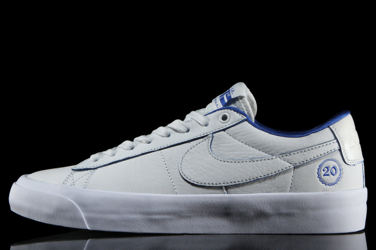 Nike SB | Zoom Blazer Low Pro GT
Style # FZ1300-100
Color : Summit White / Game Royal