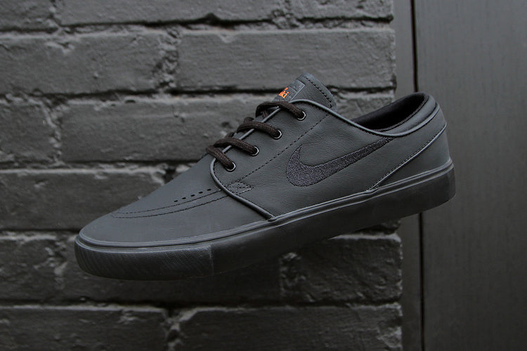 Nike SB | Zoom Janoski OG+
Style # FQ7621-001
Color : Black