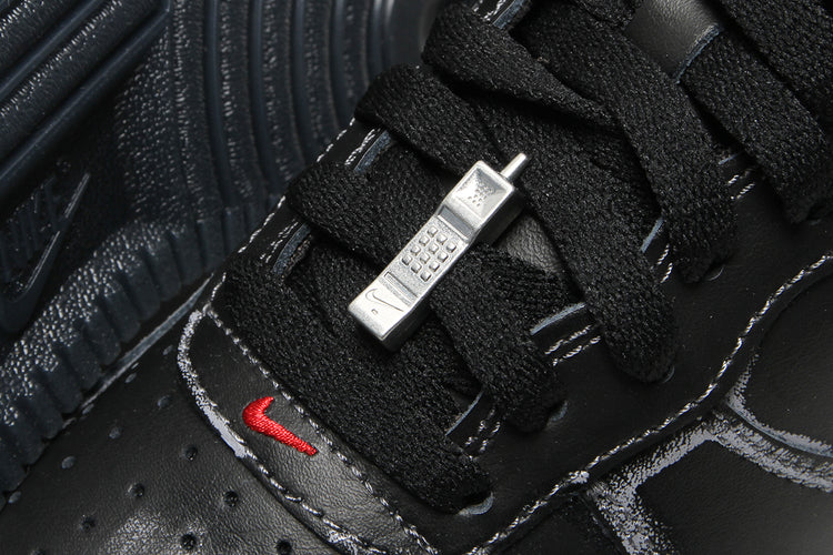 Nike - Air Force 1 '07
Style # IZ1207-010
Color : Black / Stealth / Gym Red / Metallic Silver