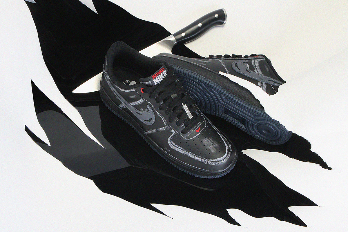 Nike - Air Force 1 '07
Style # IZ1207-010
Color : Black / Stealth / Gym Red / Metallic Silver