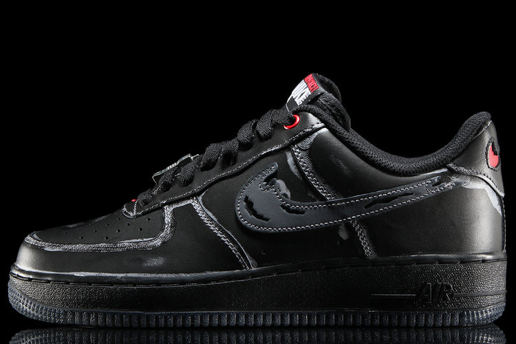 Nike - Air Force 1 '07
Style # IZ1207-010
Color : Black / Stealth / Gym Red / Metallic Silver