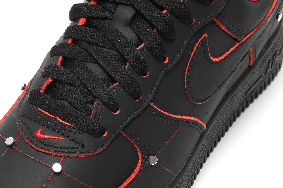 Nike - Air Force 1 '01
Style # IX0104-001
Color : Black / Black / Gym Red / Metallic Silver