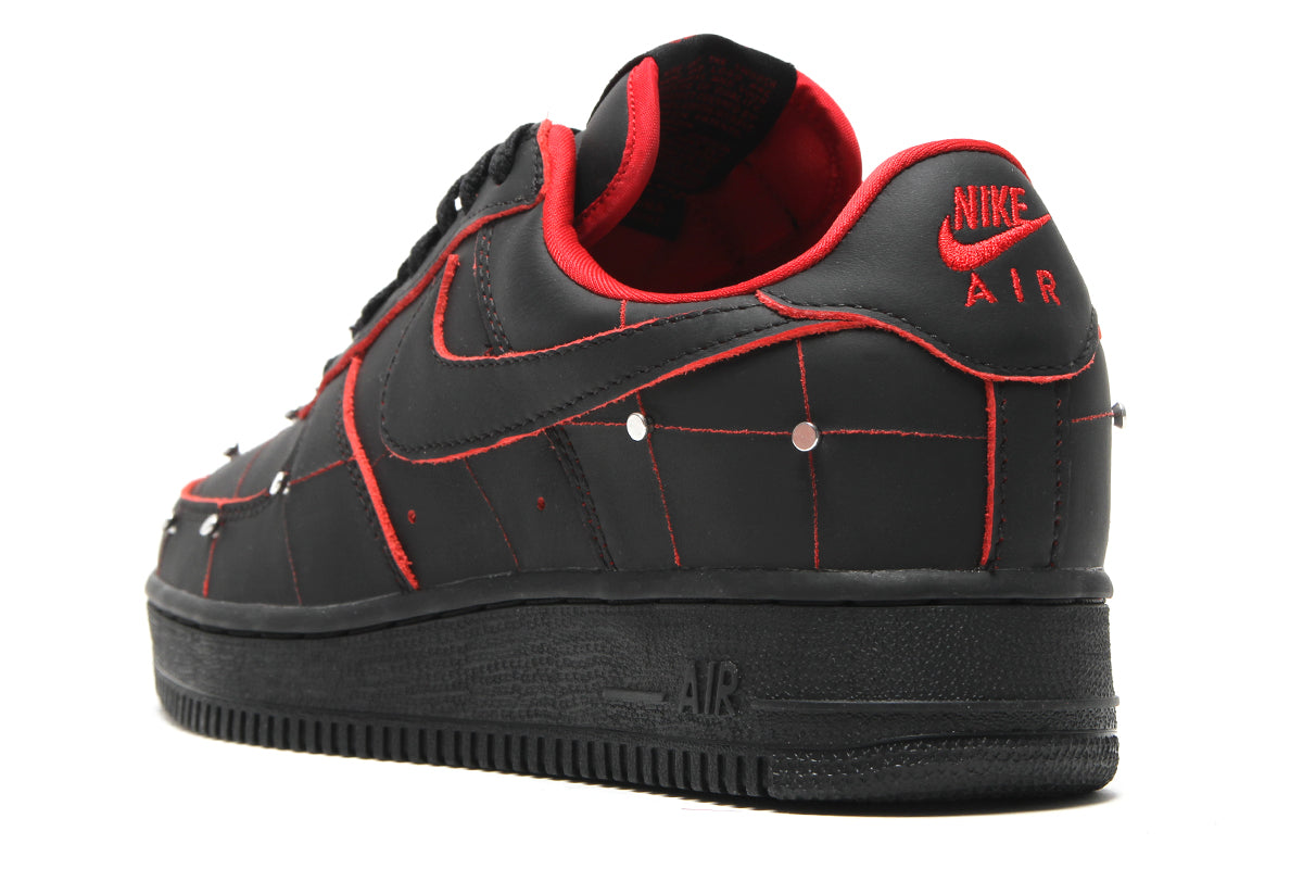 Nike - Air Force 1 '01
Style # IX0104-001
Color : Black / Black / Gym Red / Metallic Silver