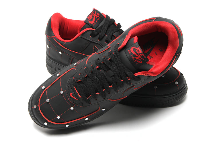 Nike - Air Force 1 '01
Style # IX0104-001
Color : Black / Black / Gym Red / Metallic Silver