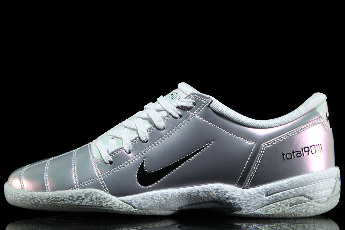 Nike - Total 90 Premium
Style # IM3500-100
Color : Off White / Black / Light Silver