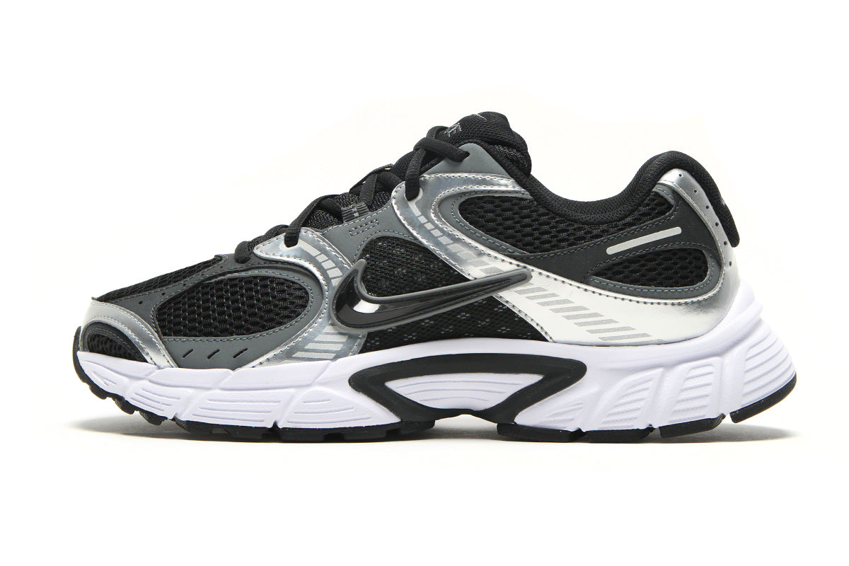 Nike - V5 RNR
Style # HJ5228-004
Color : Black / Anthracite / Smoke Grey