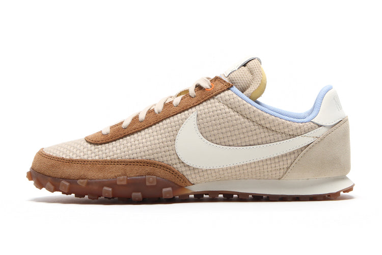 Nike - Waffle Racer '26
Style # IR7017-212
Color : Linen / Pale Ivory / LT British Tan / Aluminum