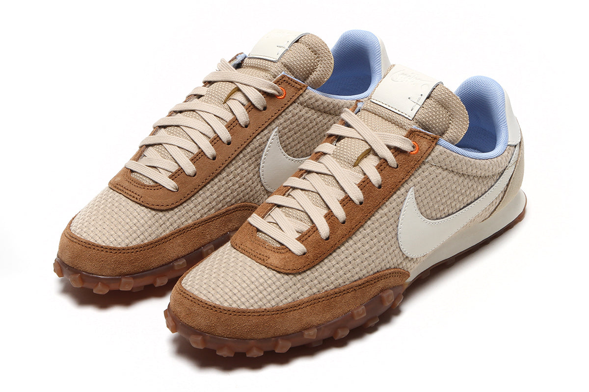 Nike - Waffle Racer '26
Style # IR7017-212
Color : Linen / Pale Ivory / LT British Tan / Aluminum