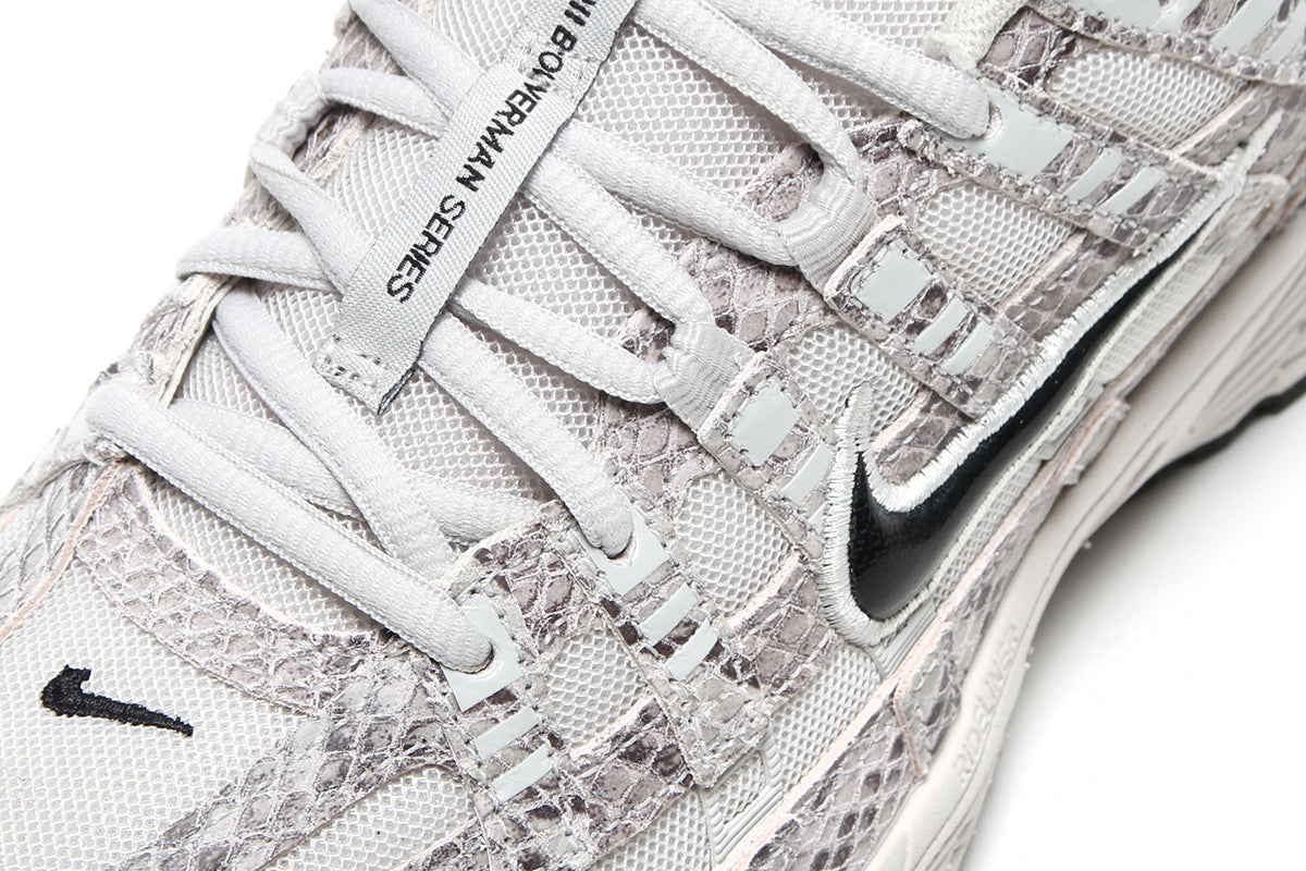 Nike - Nike P-6000 SE
Style # IH4451-002
Color : Light Bone / Black