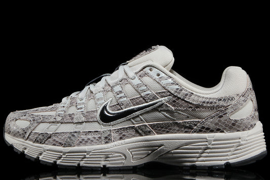 Nike - Nike P-6000 SE
Style # IH4451-002
Color : Light Bone / Black