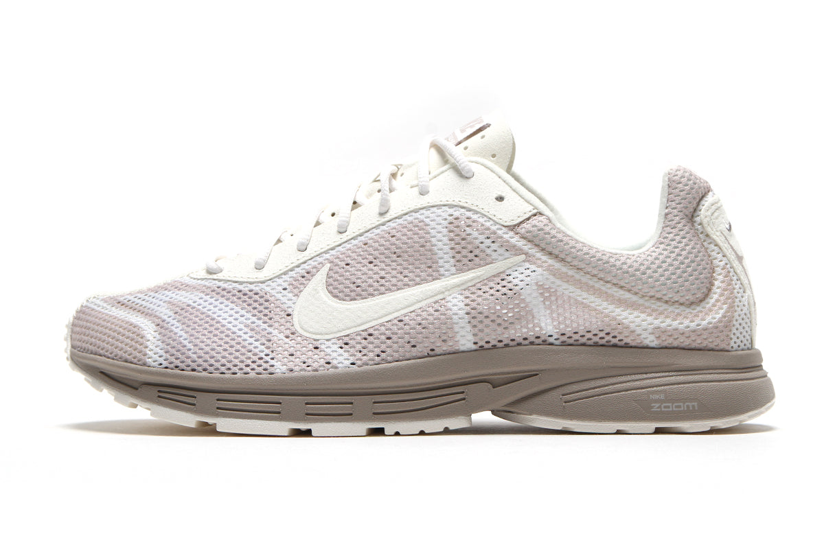 Nike - Zoom Streak 3
Style # IQ8020-200
Color : Cream II / Sail