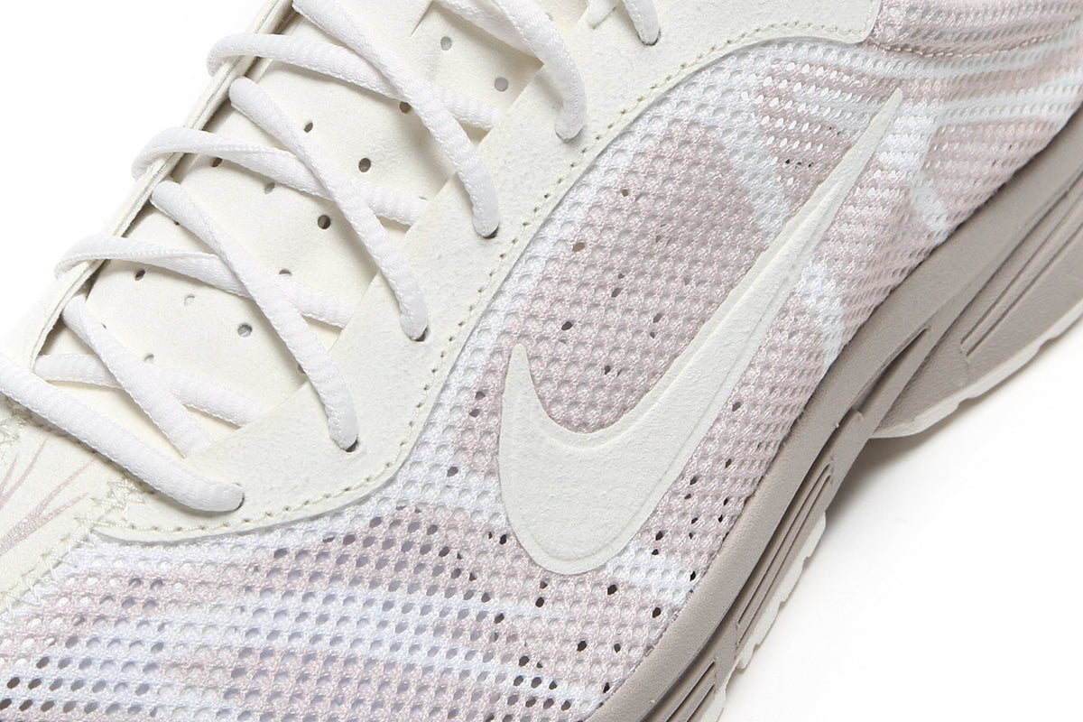 Nike - Zoom Streak 3
Style # IQ8020-200
Color : Cream II / Sail