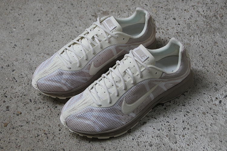 Nike - Zoom Streak 3
Style # IQ8020-200
Color : Cream II / Sail