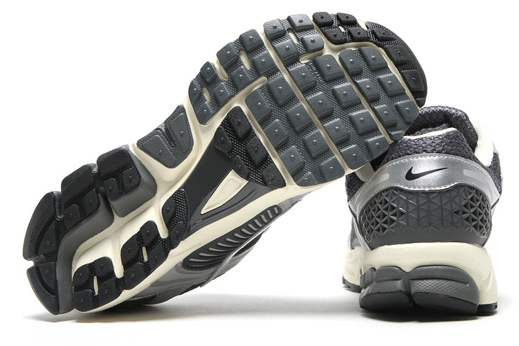 Nike - Zoom Vomero 5
Style # IM3486-001
Color : Iron Grey / Chrome / Metallic Silver