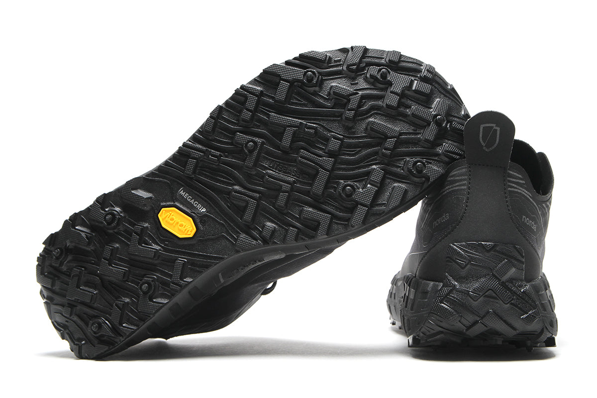 Norda - 001A
Color : Stealth Black