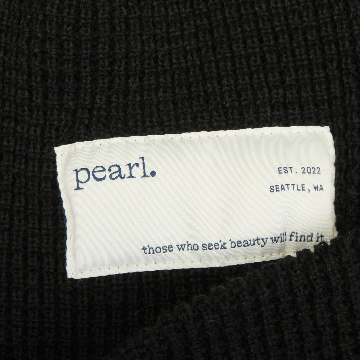 Pearl - Hidden Label Waffle Beanie
Color : Black