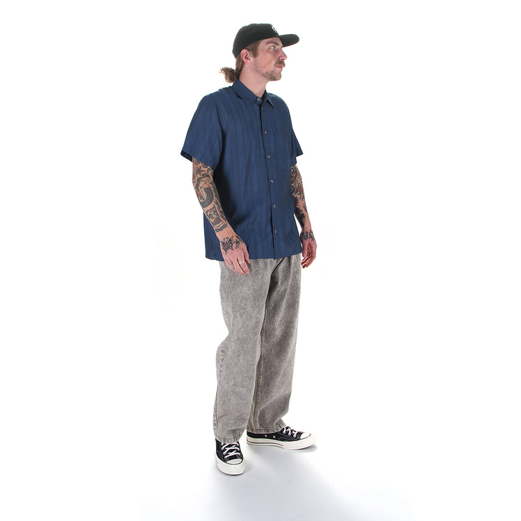 Polar Skate Co. | Tim Shirt
Color : Steel Blue Grund Chinos
Color : Acid Beige