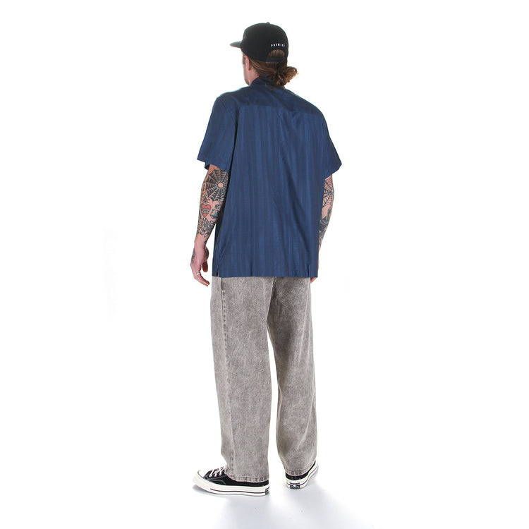 Polar Skate Co. | Tim Shirt
Color : Steel Blue Grund Chinos
Color : Acid Beige