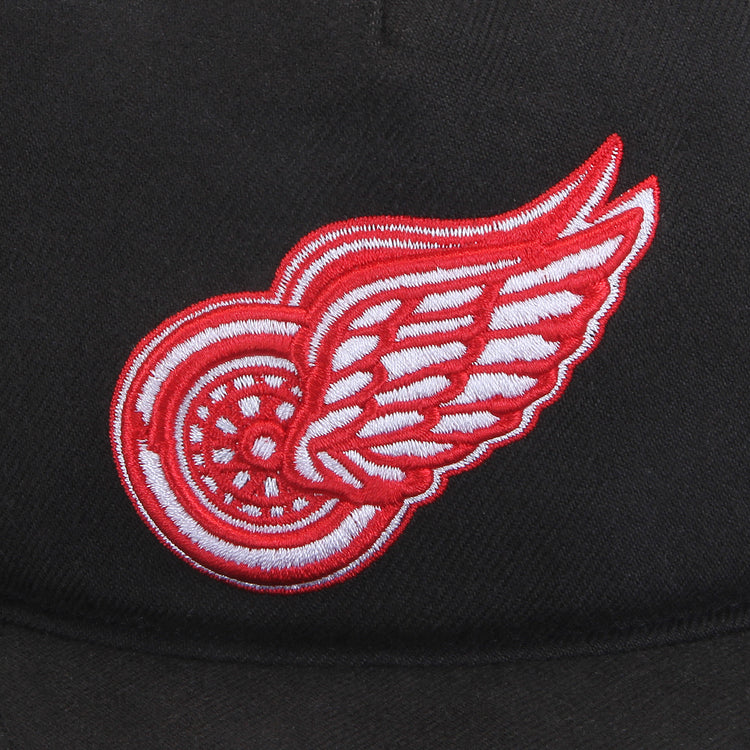 Premier | Red Wings Hat
Color : Black