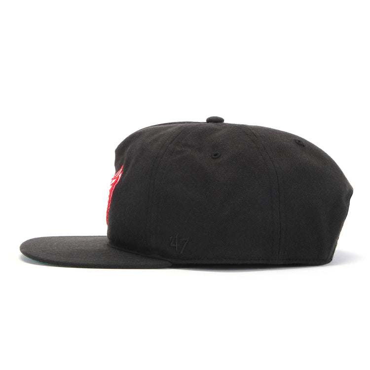 Premier | Red Wings Hat
Color : Black