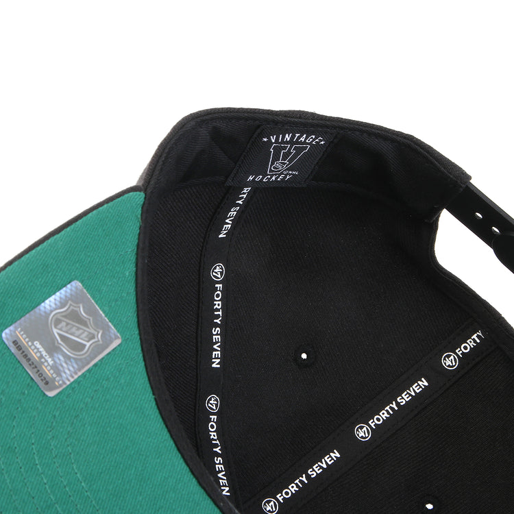 Premier | Red Wings Hat
Color : Black