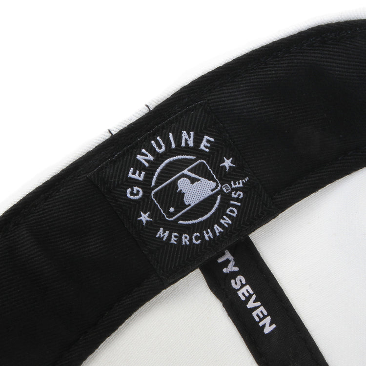 Premier | Lions Cap
'47 Captain RL Fit
Color : White / Black