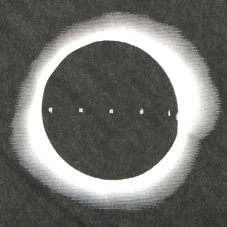 Quasi - Clipsed T-Shirt
Color : Carbon Black