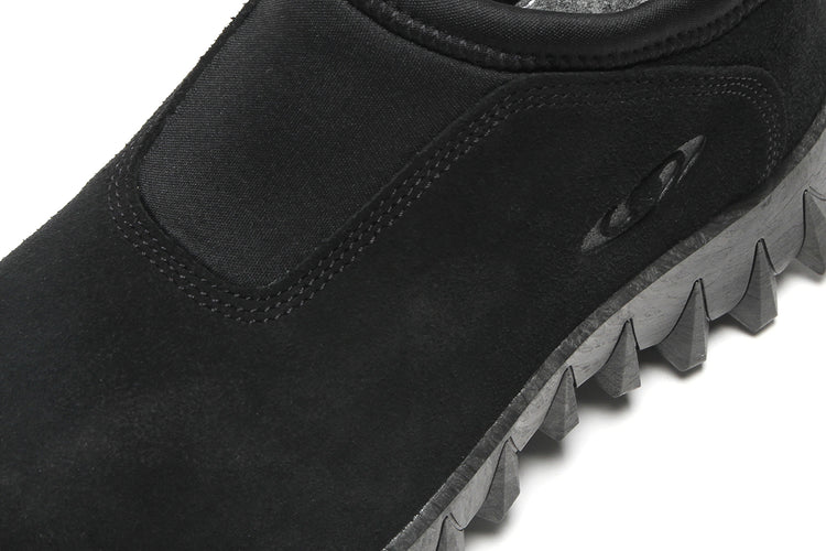Salomon - Snowclog OG
Style # L45389900
Color : Black / Black / Asphalt