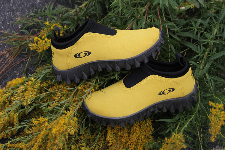 Salomon - Snowclog OG
Style # L45390000
Color : Cyber Yellow / Black / Black