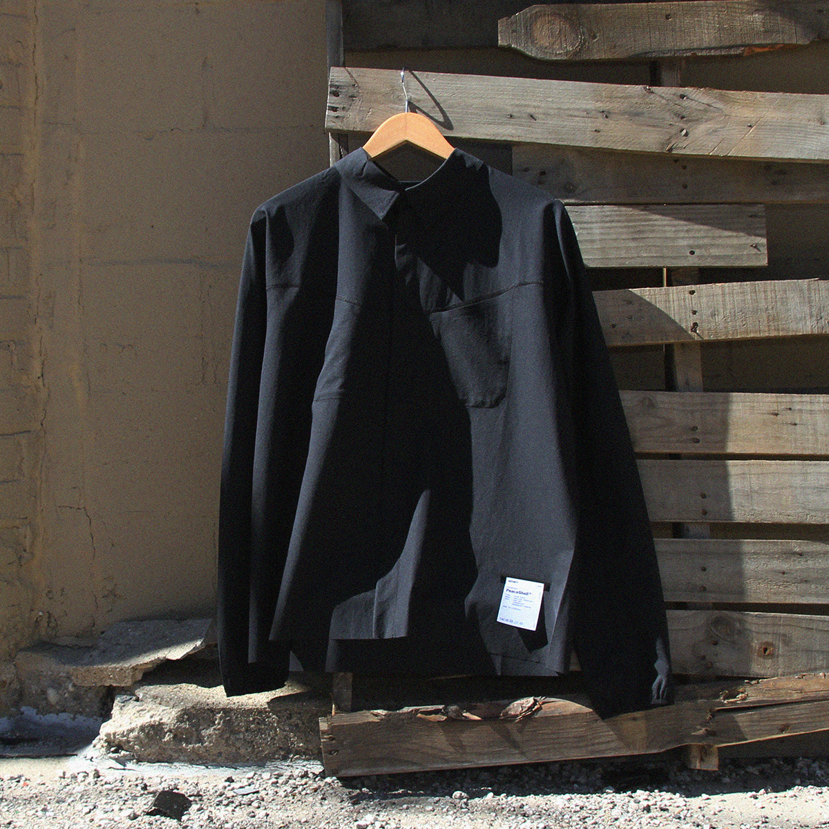 Satisfy - AmbientWarp ™ River Shirt
Style # 11143-00000
Color : Black