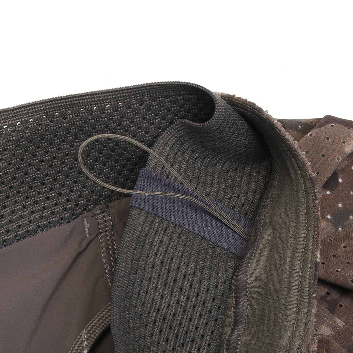 Satisfy - Space-O™ Short 5"
Style # 12076-921F0
Color : Overland Trek Camo