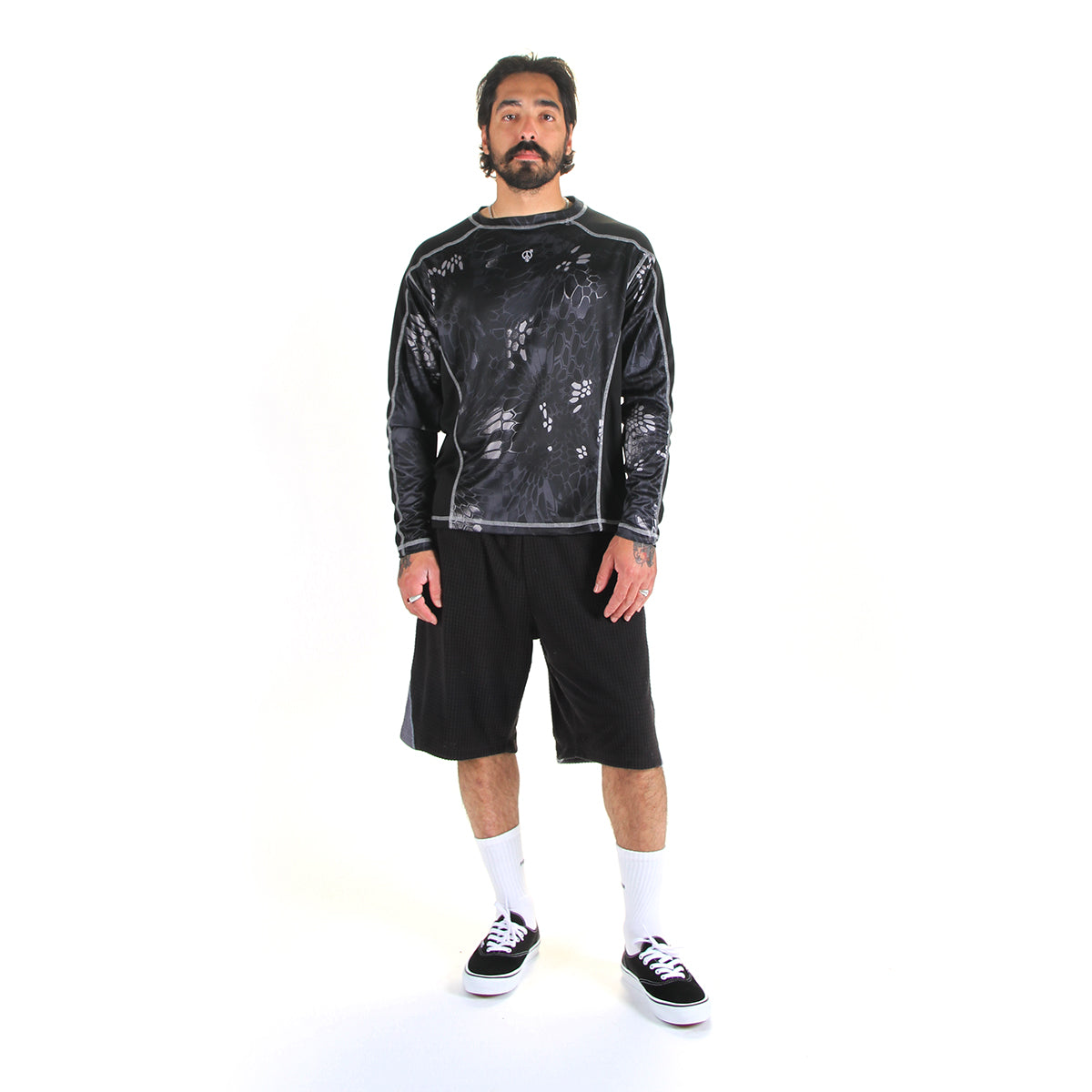 Sex Hippies - Kryptek Quick Dry Thermal
Color : Black

Sex Hippies - Grid Fleece Hoop Shorts
Color : Black / Silver