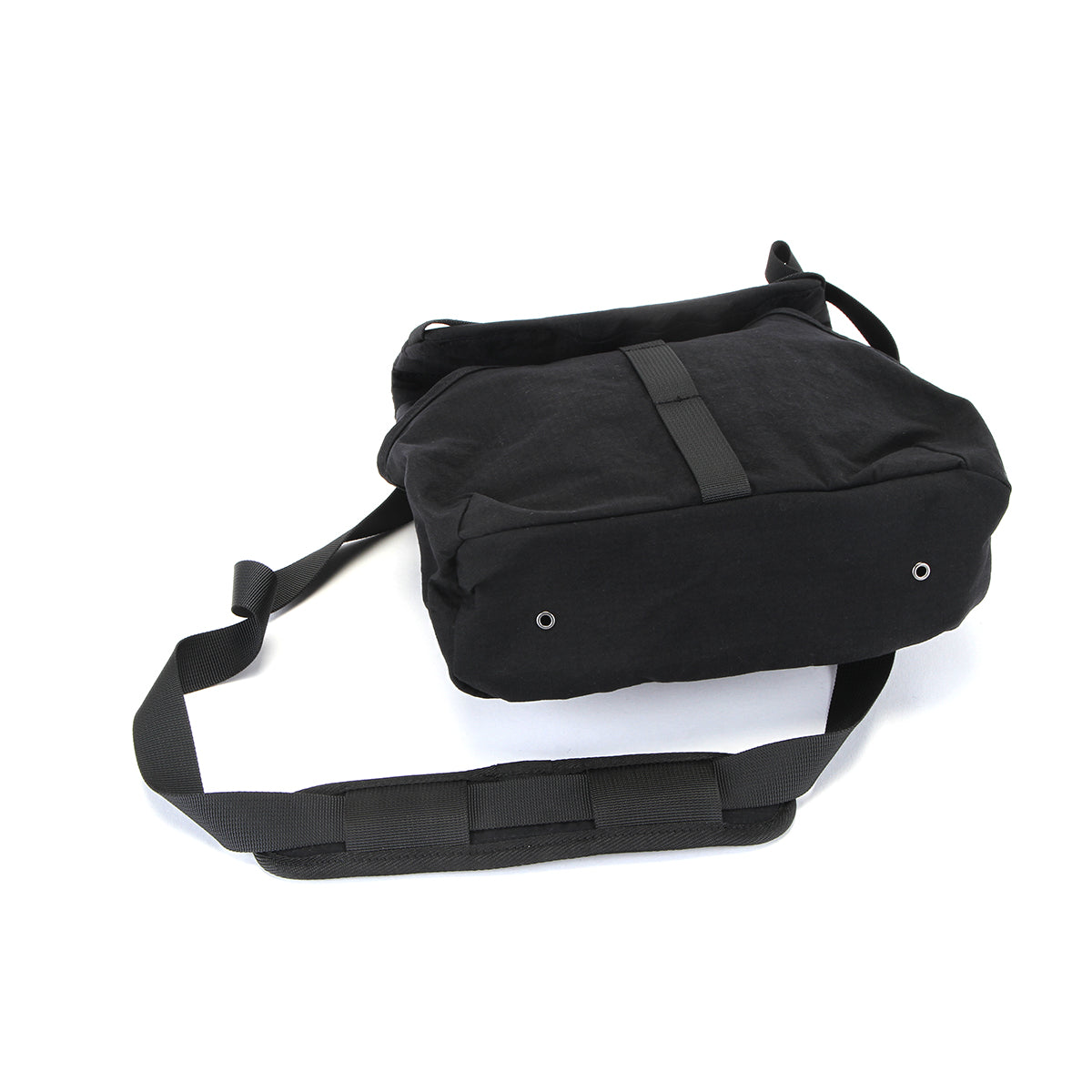 Snow Peak | Lightweight Taslan Ripstop Shoulder Bag
Style # AC-24AU412BK
Color : Black