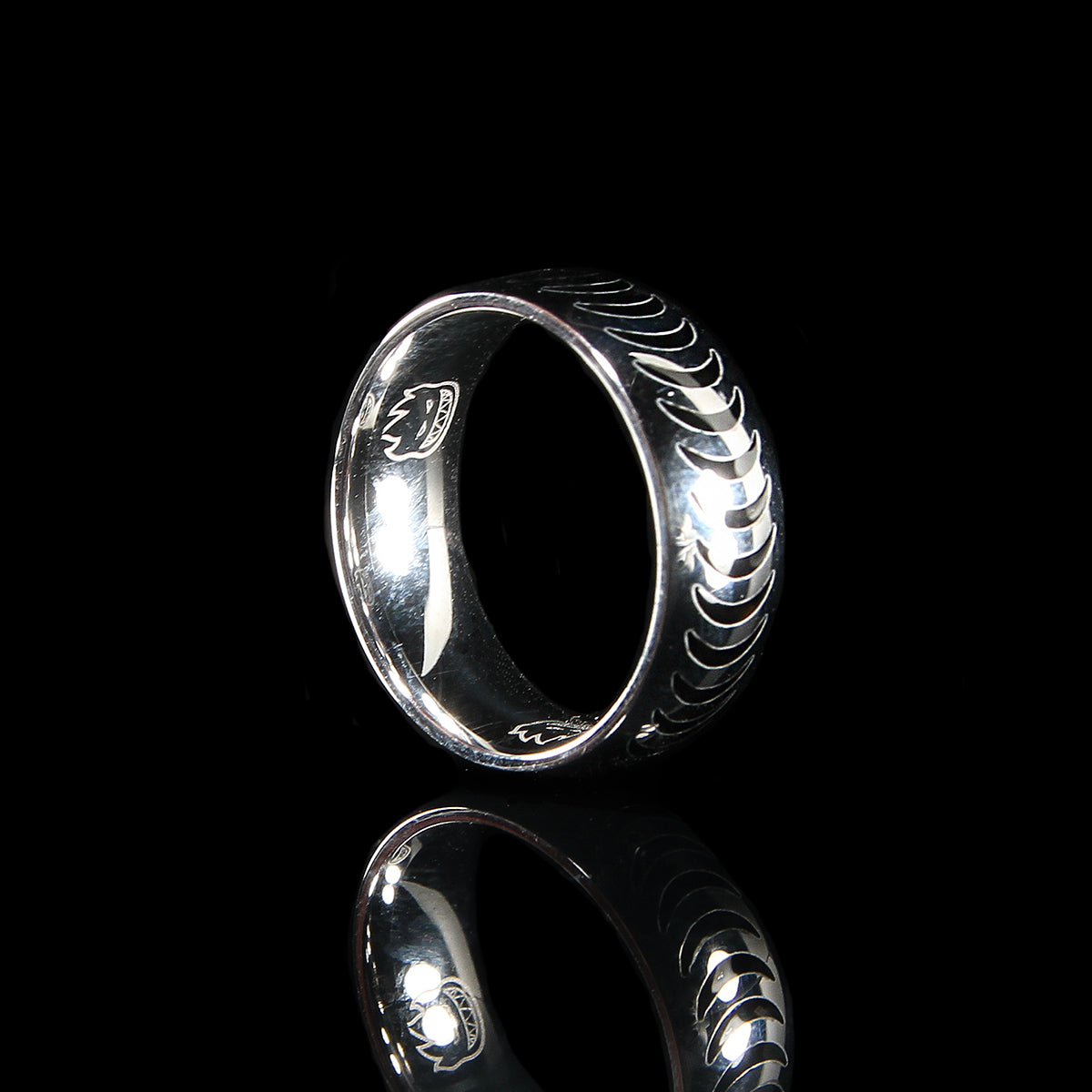 Spitfire - Crescent Ring
Color : Silver
